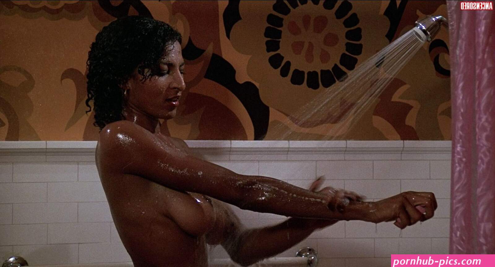 Naked Pam Grier in Friday Foster ANCENSORED