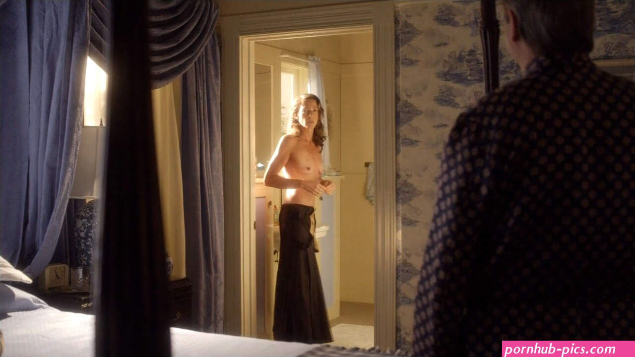 Naked Allison Janney in Masters of Sex < ANCENSORED
