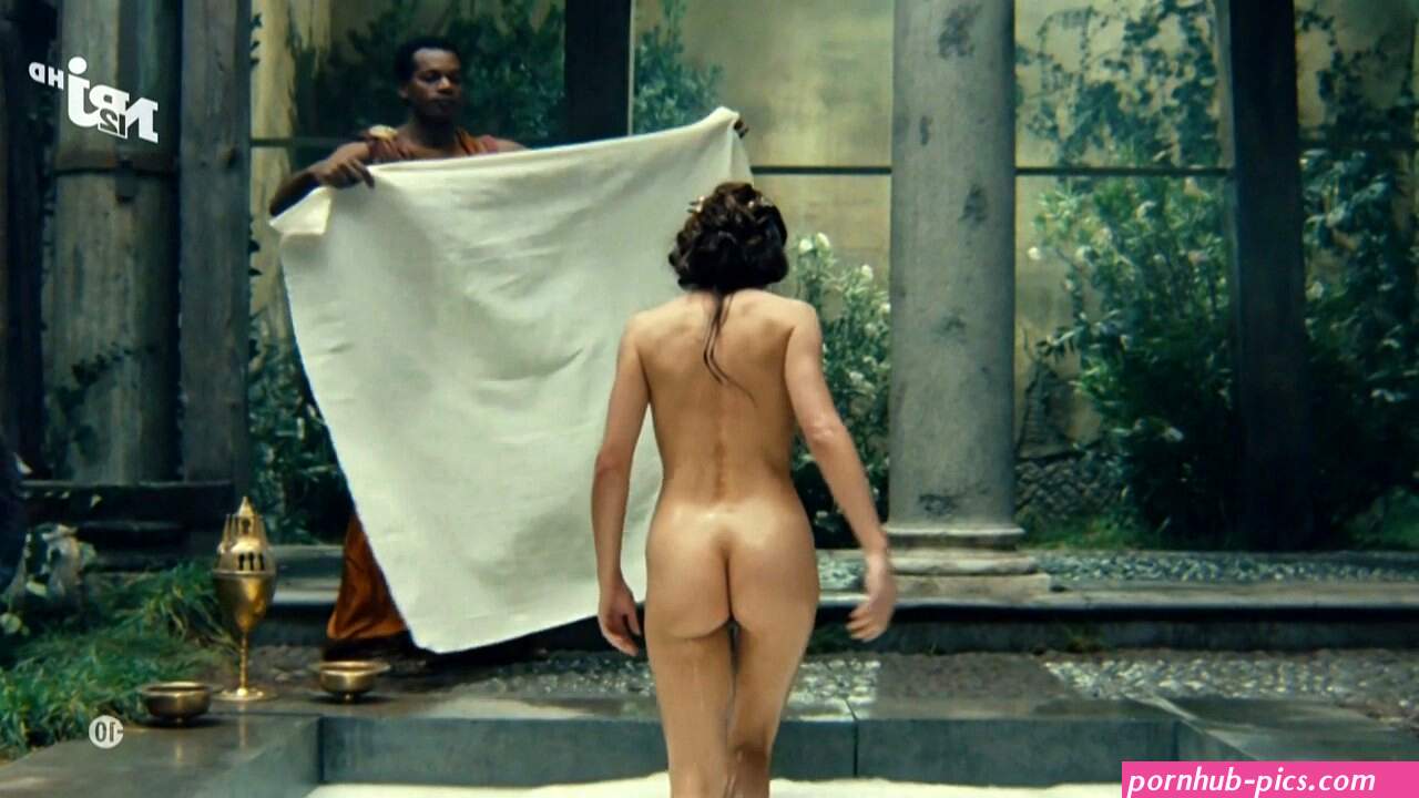 Naked Carole Bouquet in Dagobert < ANCENSORED