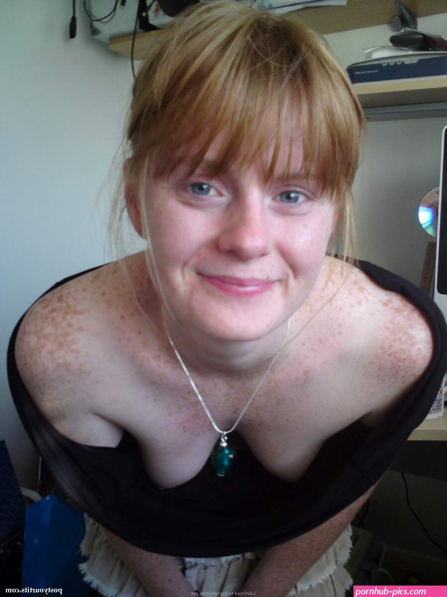 Downblouse tits picture