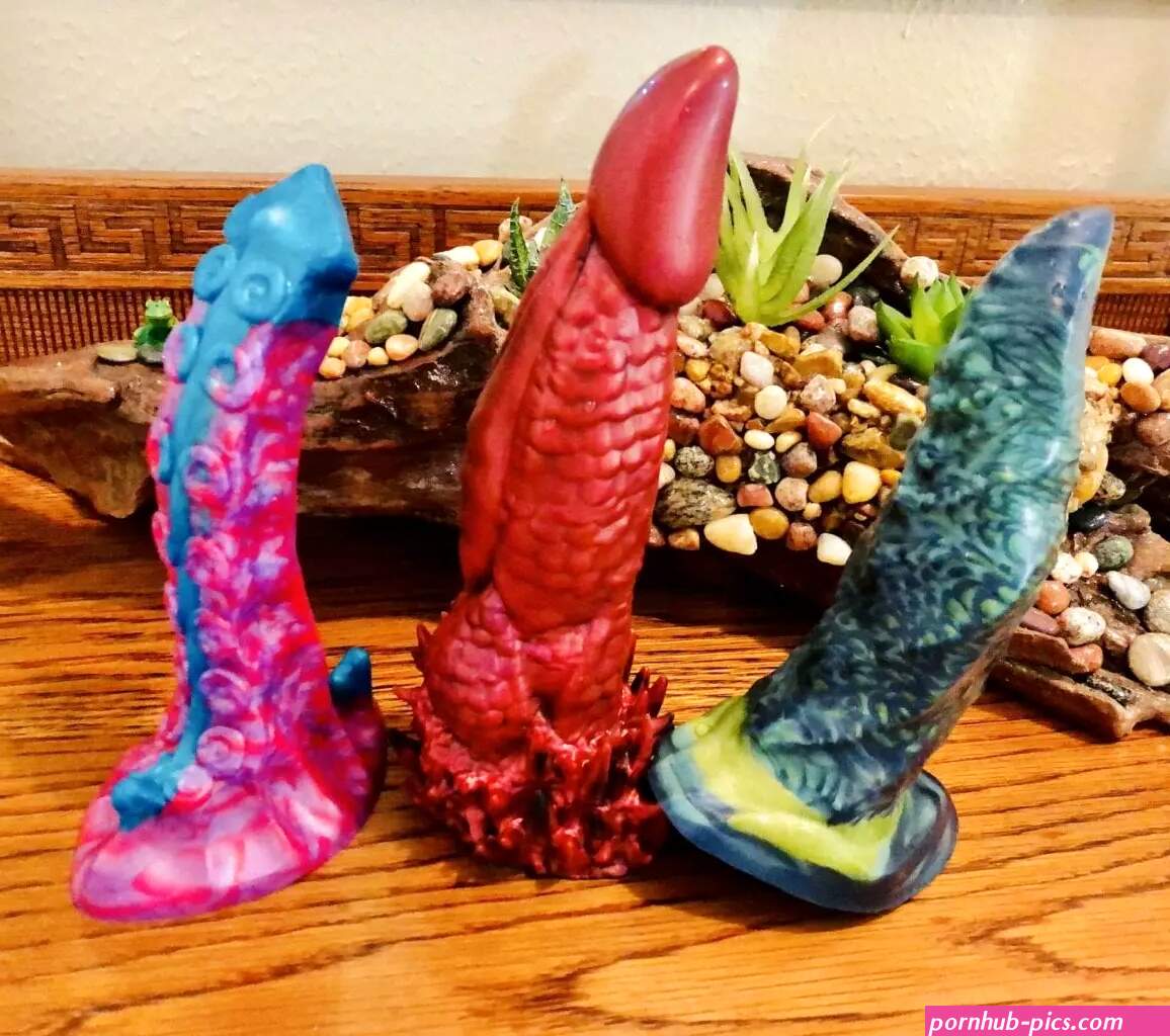 Review: Geeky Sex Toys Drodong Dragon Dildo & Dragon Egg Silicone Ball Gag • Phallophile Reviews