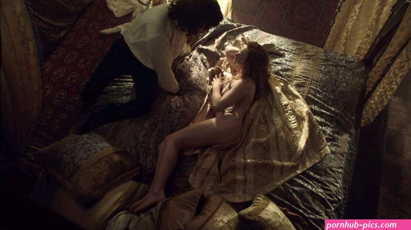 Holliday Grainger nude pics, page