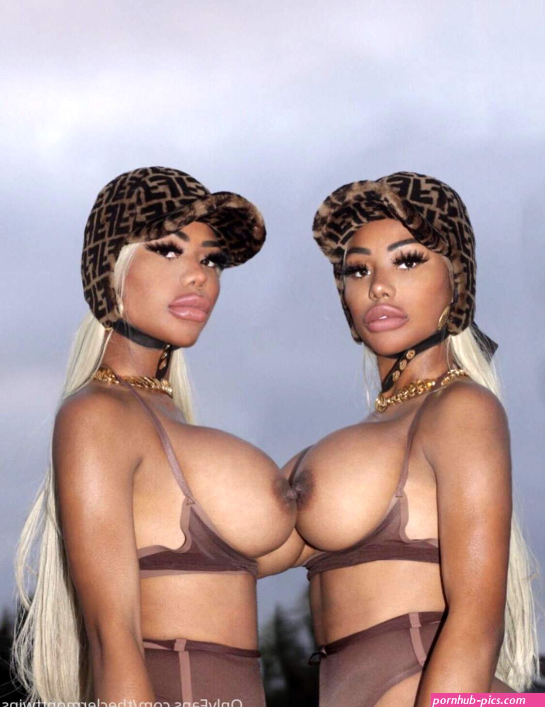 OnlyFans pic. Join the offical discord of the ClermontTwins OF: https://discord.gg/C7vns2V | Scrolller
