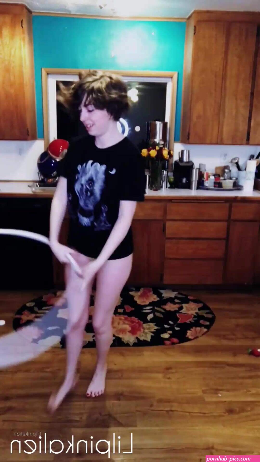 Lilpinkalien do i have space to be tossing my hoop around in my house absolutely not