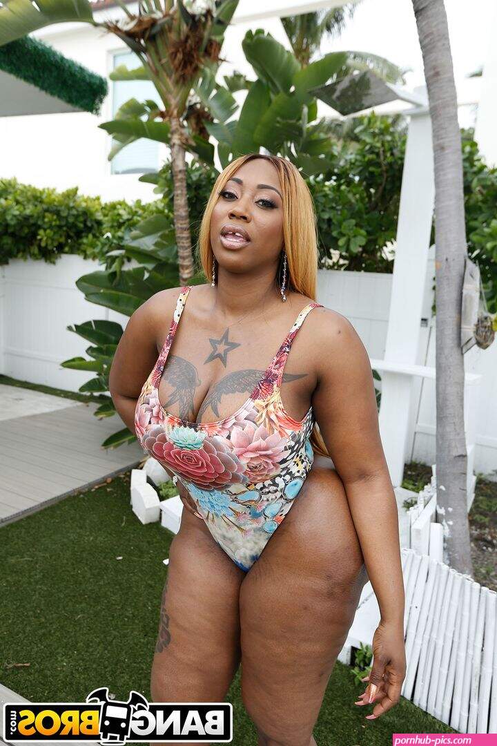 Victoria Cakes Pulls Them Out Of Her Ass porn 🌶️ picture gallery