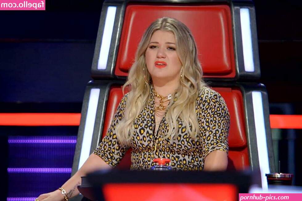 Kelly Clarkson / kellyclarkson Nude Leaked Photo #8