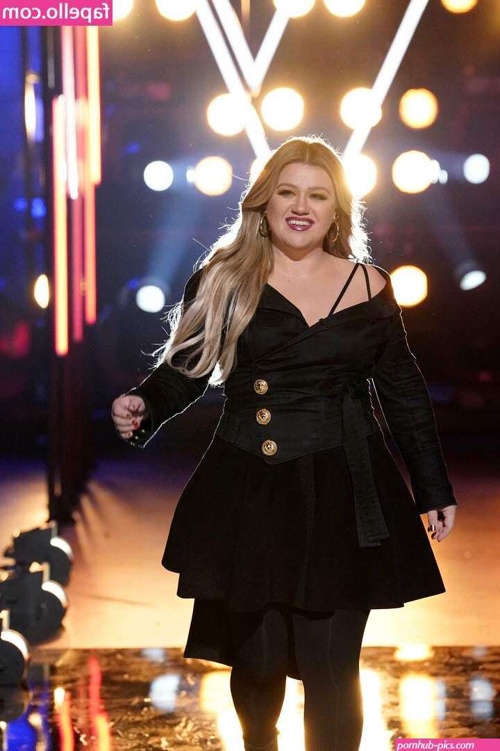 Kelly Clarkson / kellyclarkson Nude Leaked Photo #3
