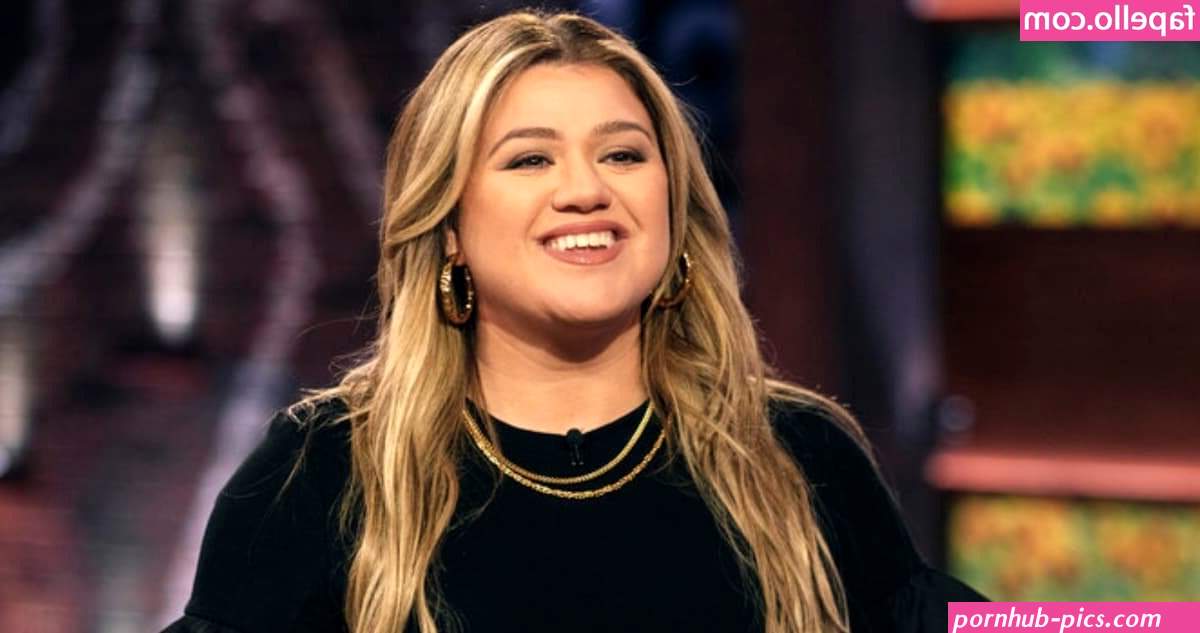 Kelly Clarkson / kellyclarkson Nude Leaked Photo #4