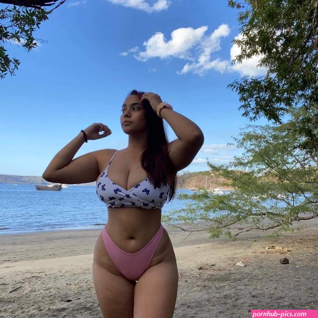 Latina nice natural tits