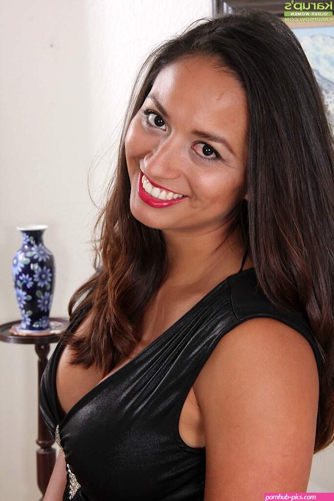 American Mature Latina Natural Tits