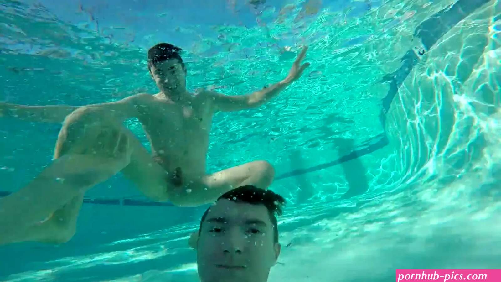 Naked in the pool at Inndulge on Vimeo