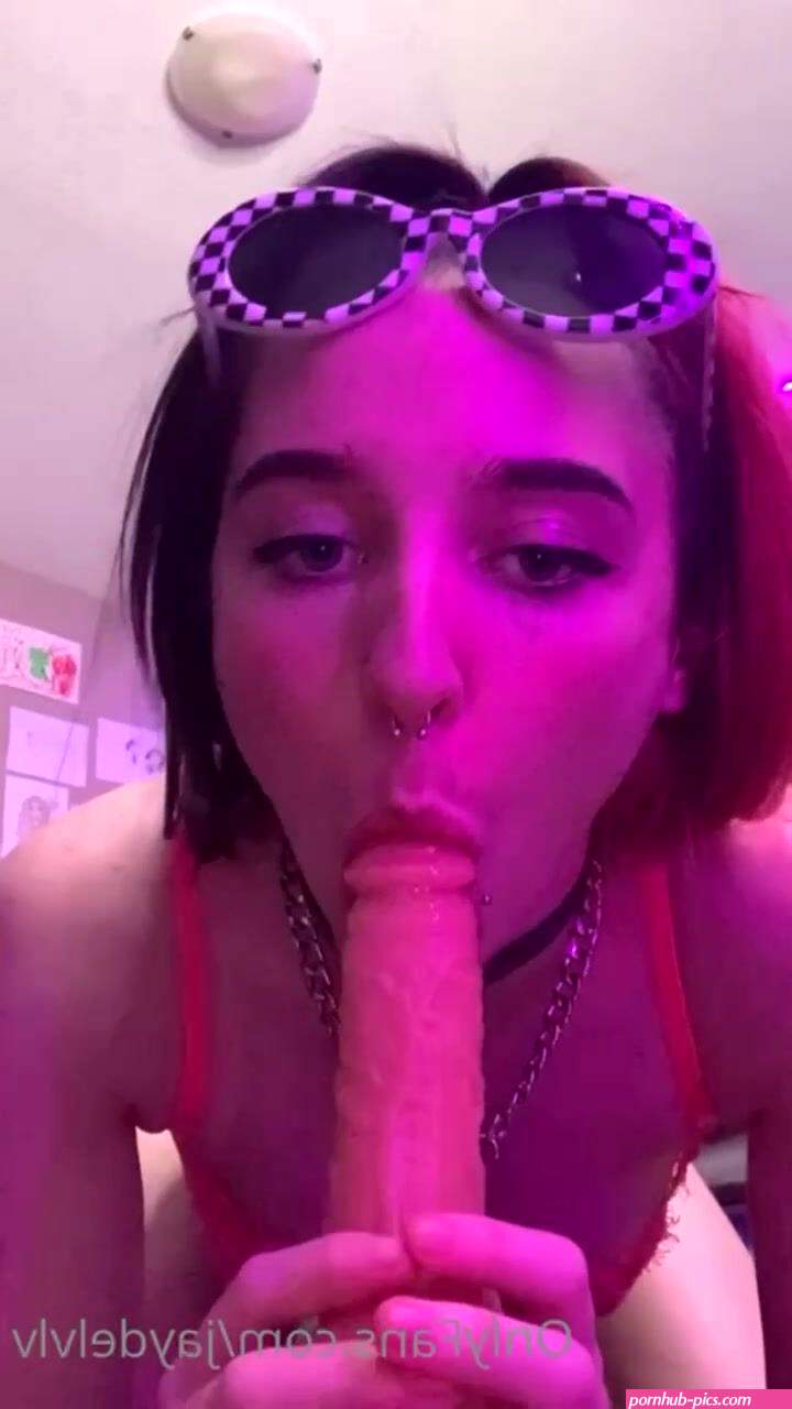 Jayde Vincent sucking dick
