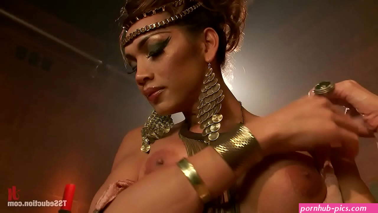 Shemale Goddess fucks ass to slave