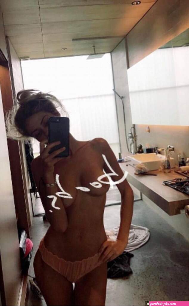 Justin Biebers rumoured fling Sahara Ray poses topless