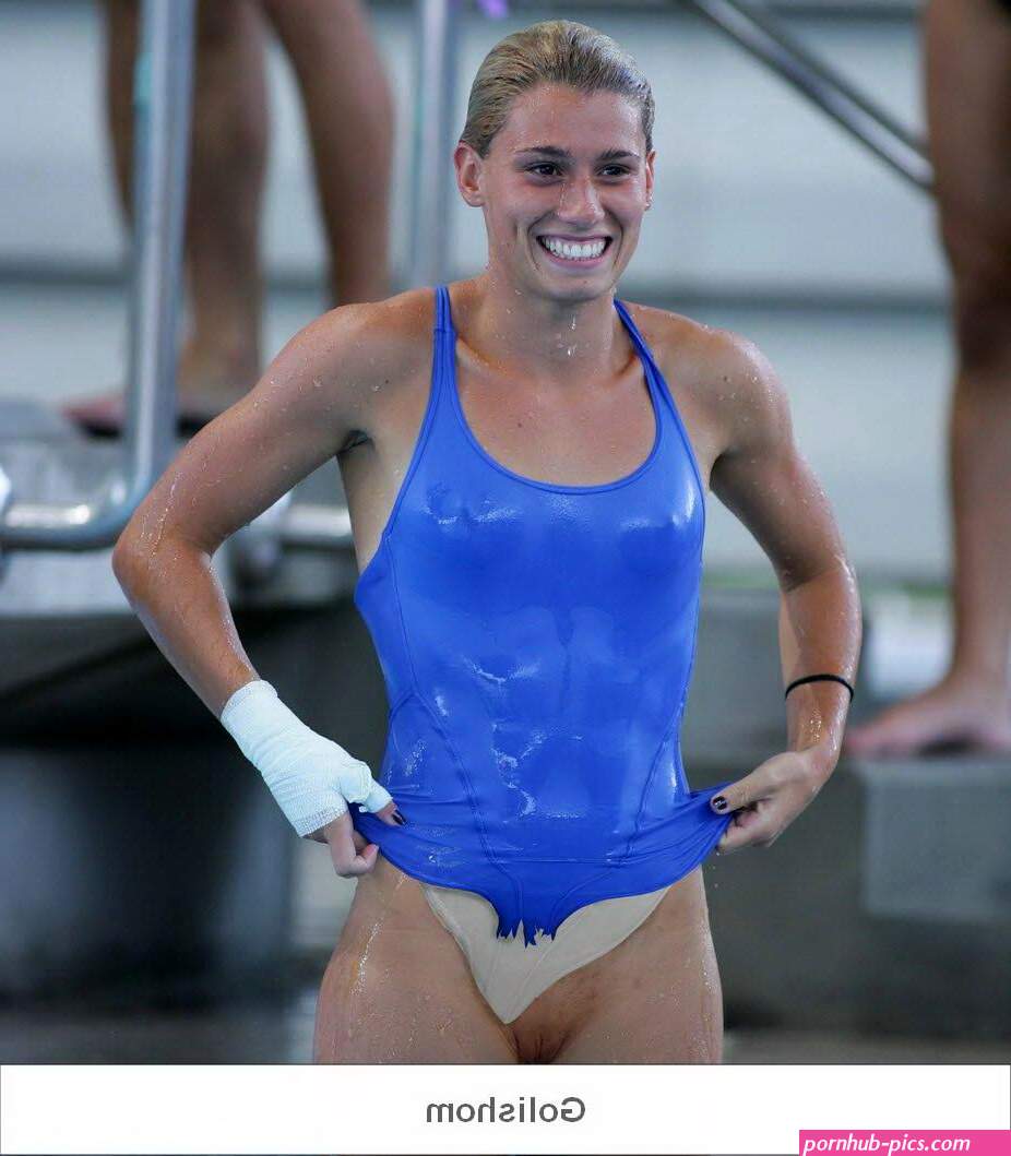 Flashing of female athletes-Naked