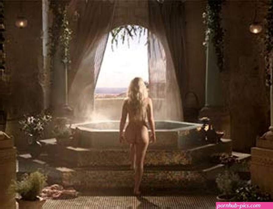 WonderClub Daenerys Targaryen Nude aka: Dany Khaleesi Mhysa Mother of Dragons of Game of Thrones Emilia Clarke with Beautiful Blonde Hair Celebrity Photograph Glossy 8 X 10 Iconic Photo : Amazon.co.uk: Everything