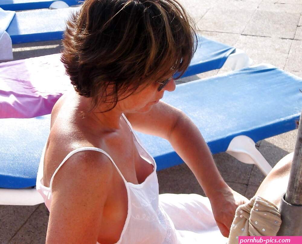 Amateur see thru nip slip