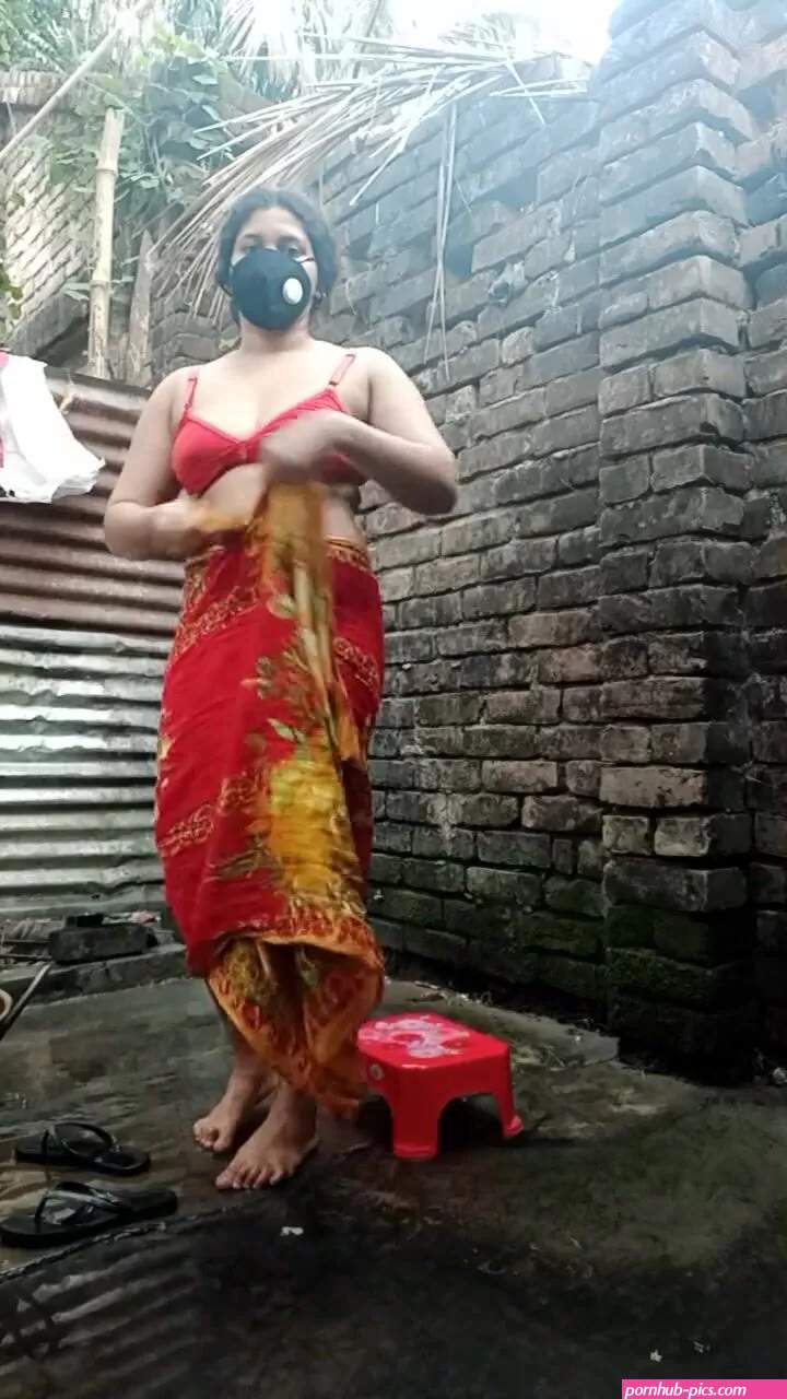 Shower scene of Bangladeshi village girl akhi looking beautiful with sexy dress. Teen hot girl is bathing in the bathroo watch online