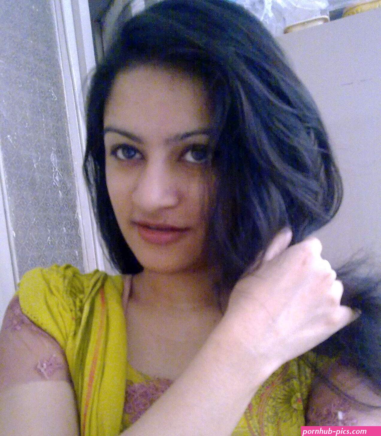 Gorgeous Pakistani Wife Taking Nude Selfies Hot