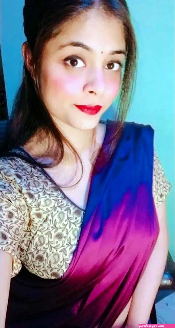 Desi Extremely Cute Busty Insta Girl Nude Selfie