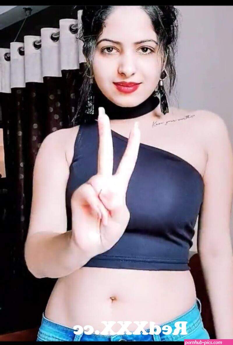 Priya Tiwari navel in off-shoulder navy blue top and blue jeans from priya tiwari nude desi52 com Post