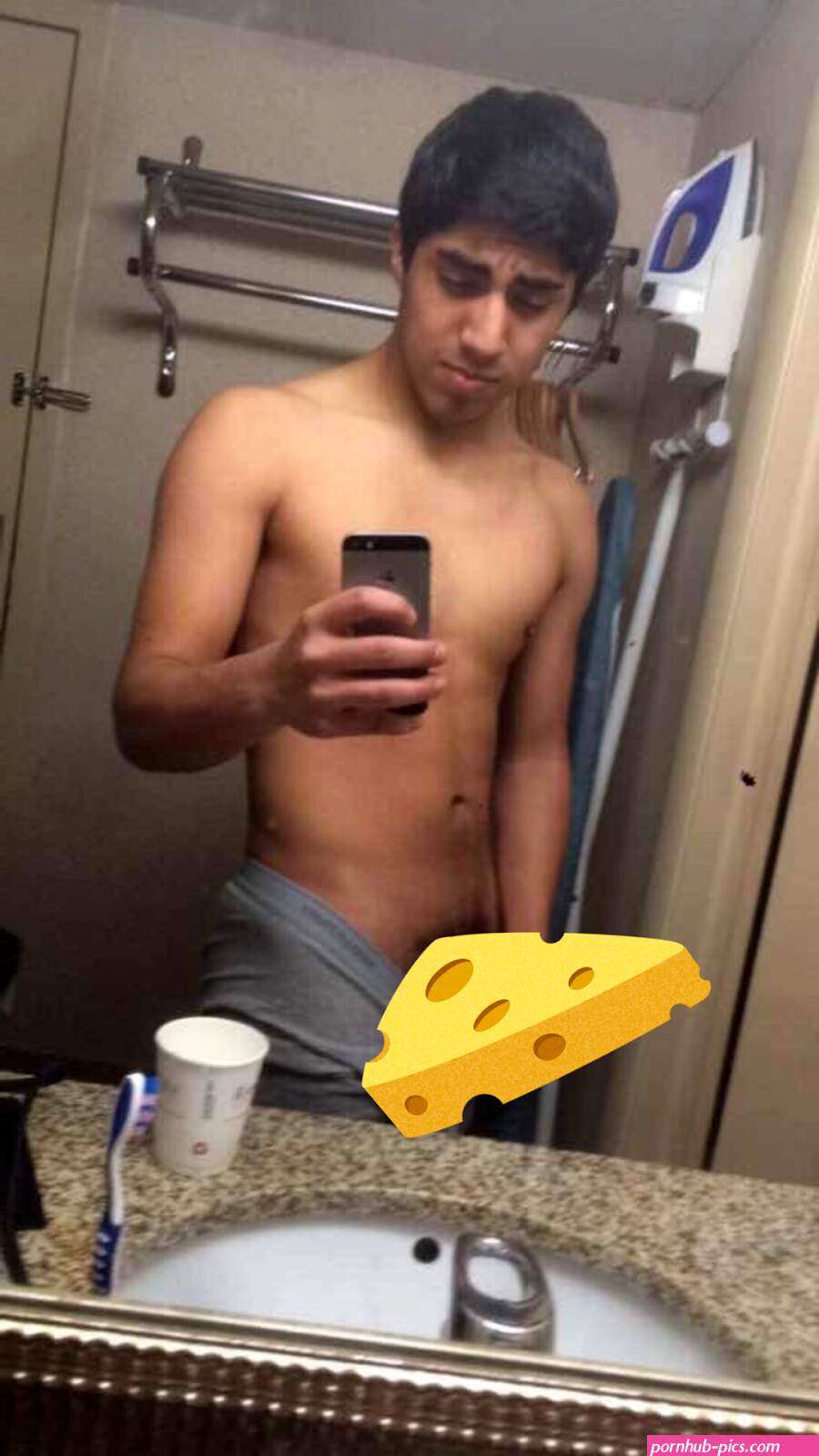 Jovencito desnudo