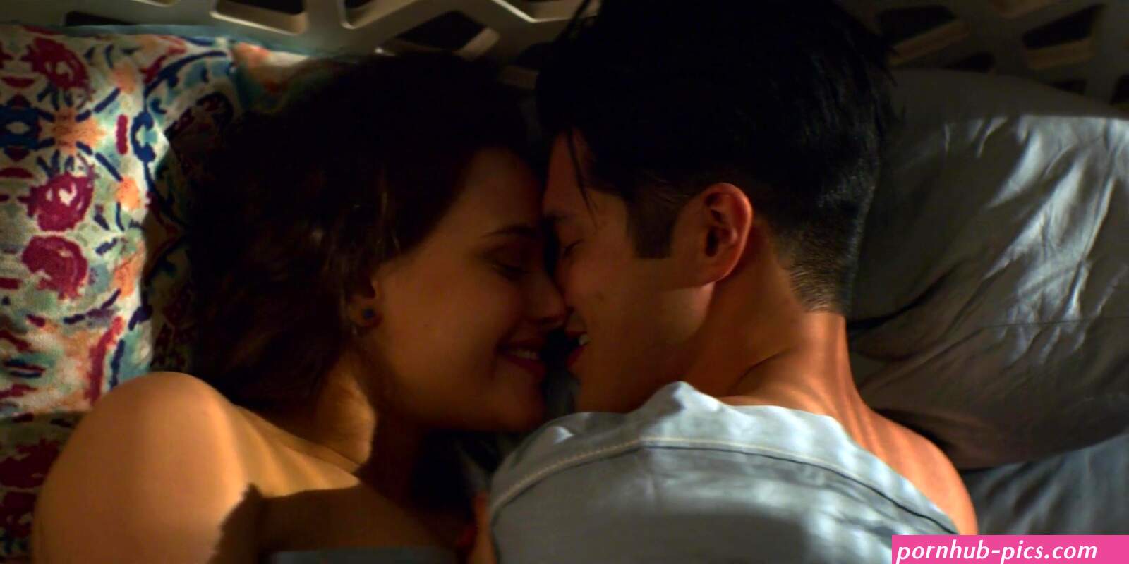 Naked Katherine Langford in 13 Reasons Why ANCENSORED