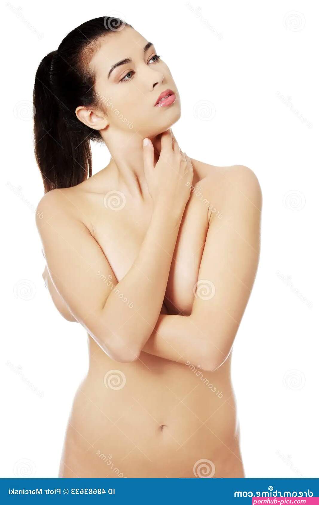 Retrato De La Mujer Desnuda Pensativa Que Cubre Su Pecho Imagen de archivo