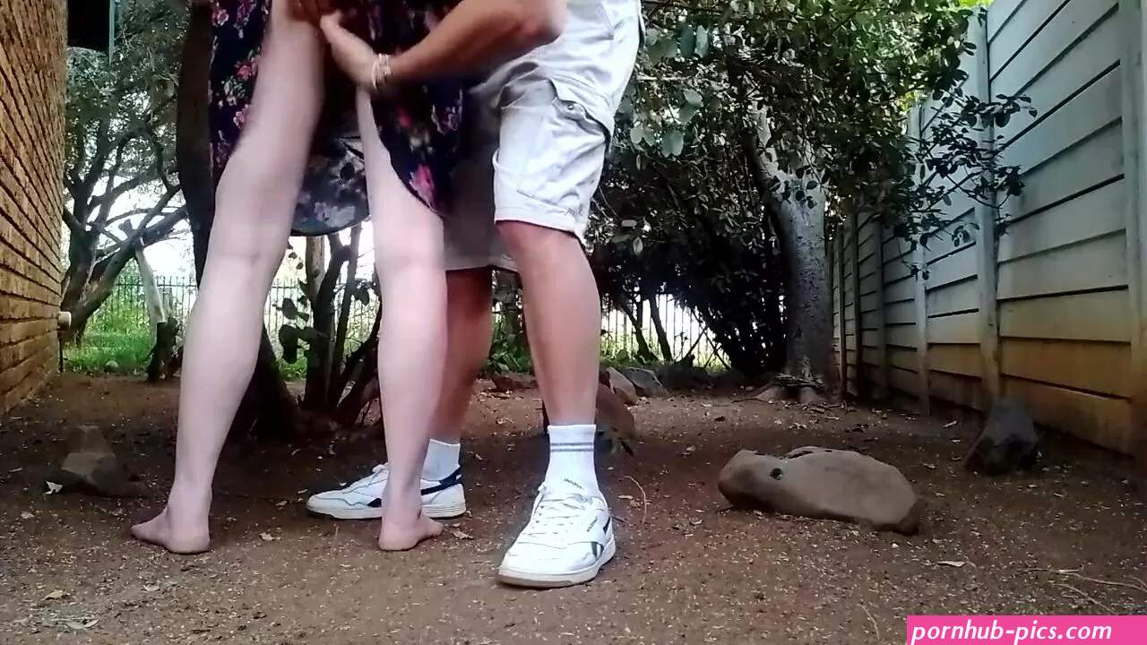 Follando con la mujer del vecino en el jardn ver en lnea