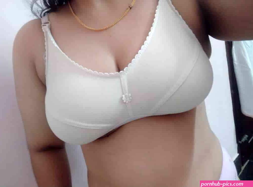 Desi Big Tits Girl Hot Selfie Photos