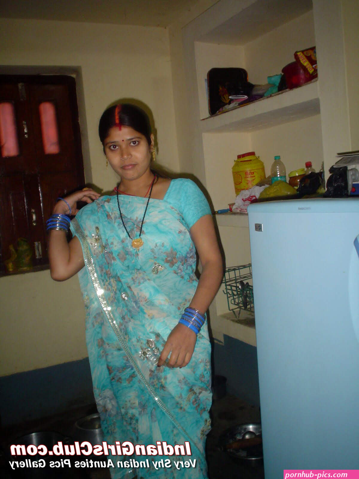 Very Shy North Indian Aunty