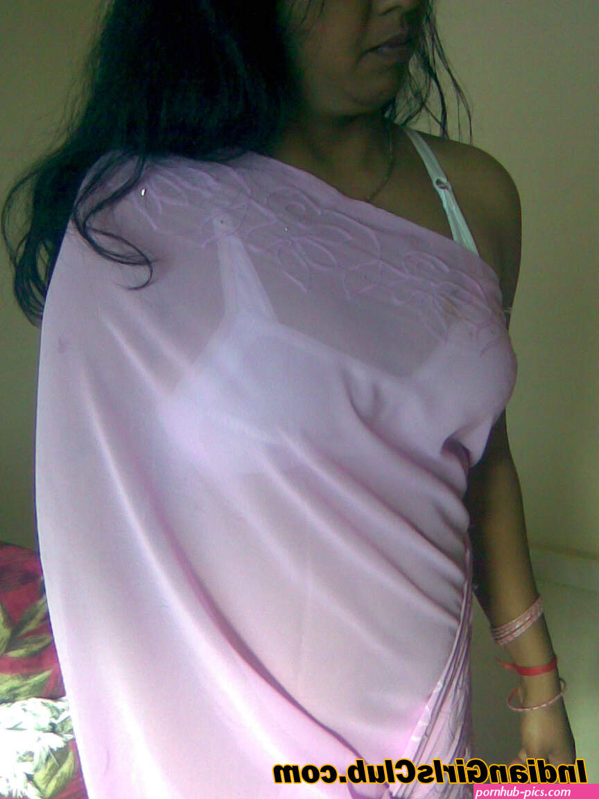 Sexy Indian Aunty Saree Back Pose