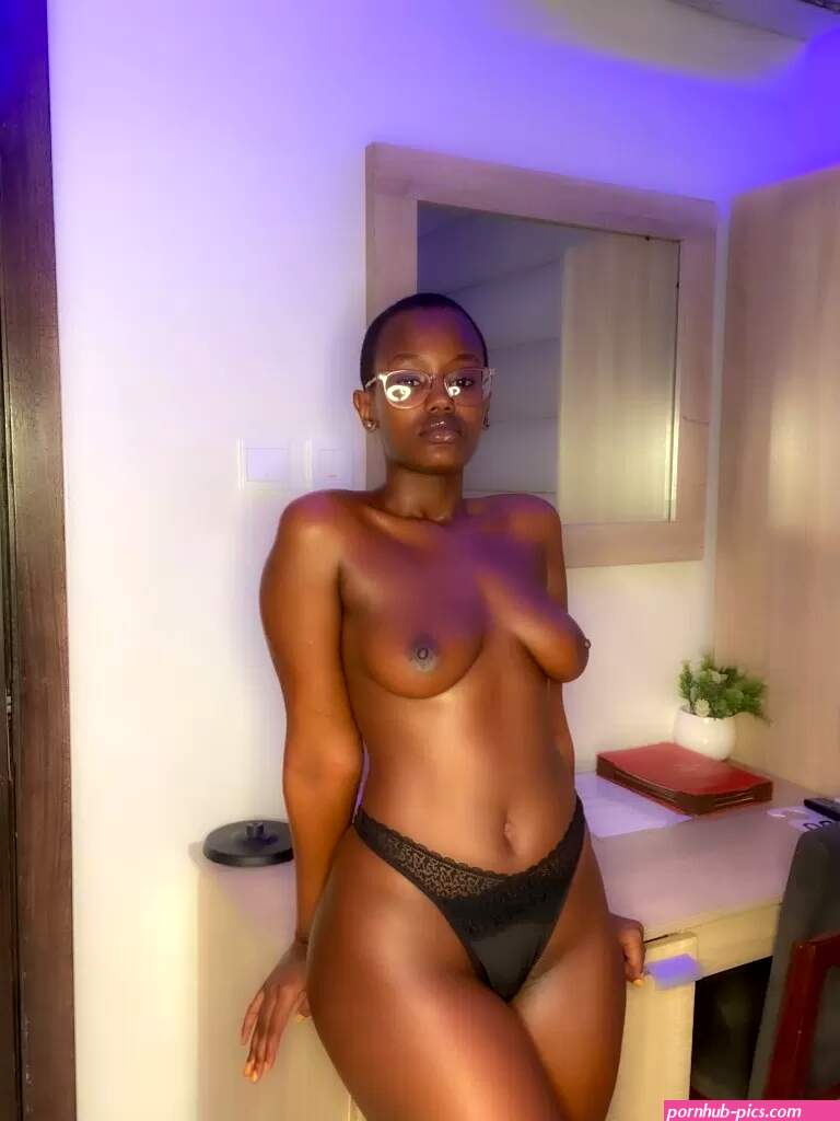 Rwanda Porn Star Isimbi Yvonne Nude Pussy Photos