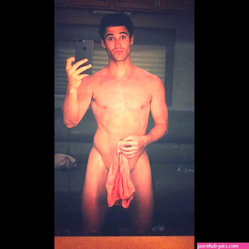 16 of the Best Responses to Darren Crisss EXTRA THIRSTY Naked Selfie