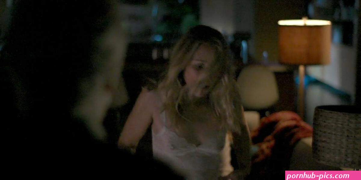 Naked Maria Bello in Goliath ANCENSORED