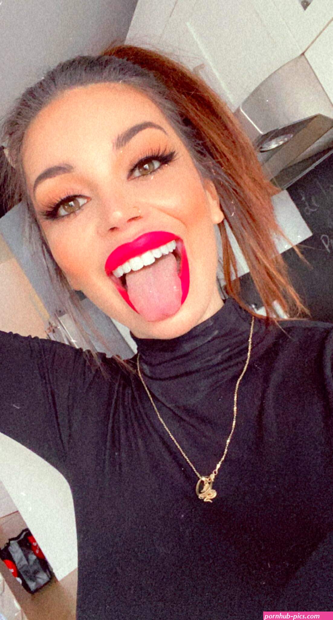 MYLA DEL REY on X: Having big boobs will get you dirty looks even if youre in a turtleneck and I love that