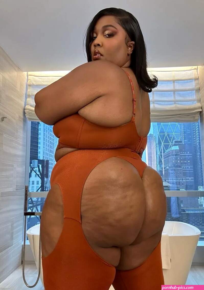 Celebrities Naked Butt Pictures: Nude Booty Photos