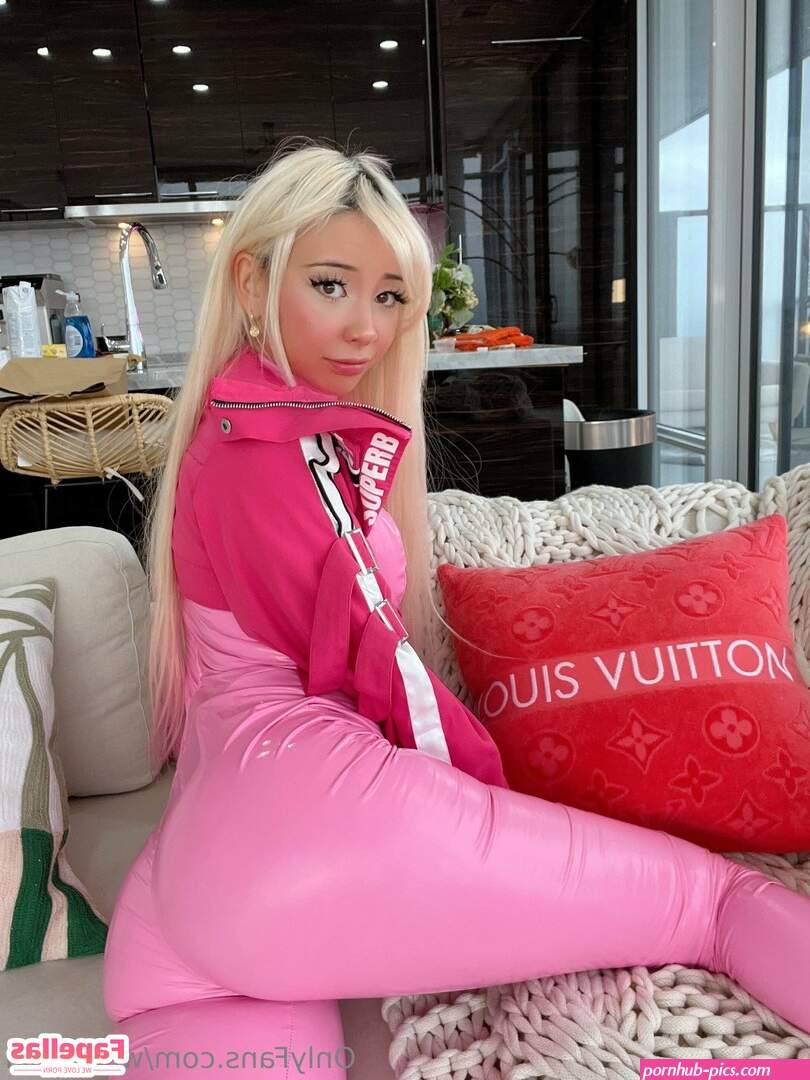 izzybunnies aka waifumiia Nude Leaks OnlyFans