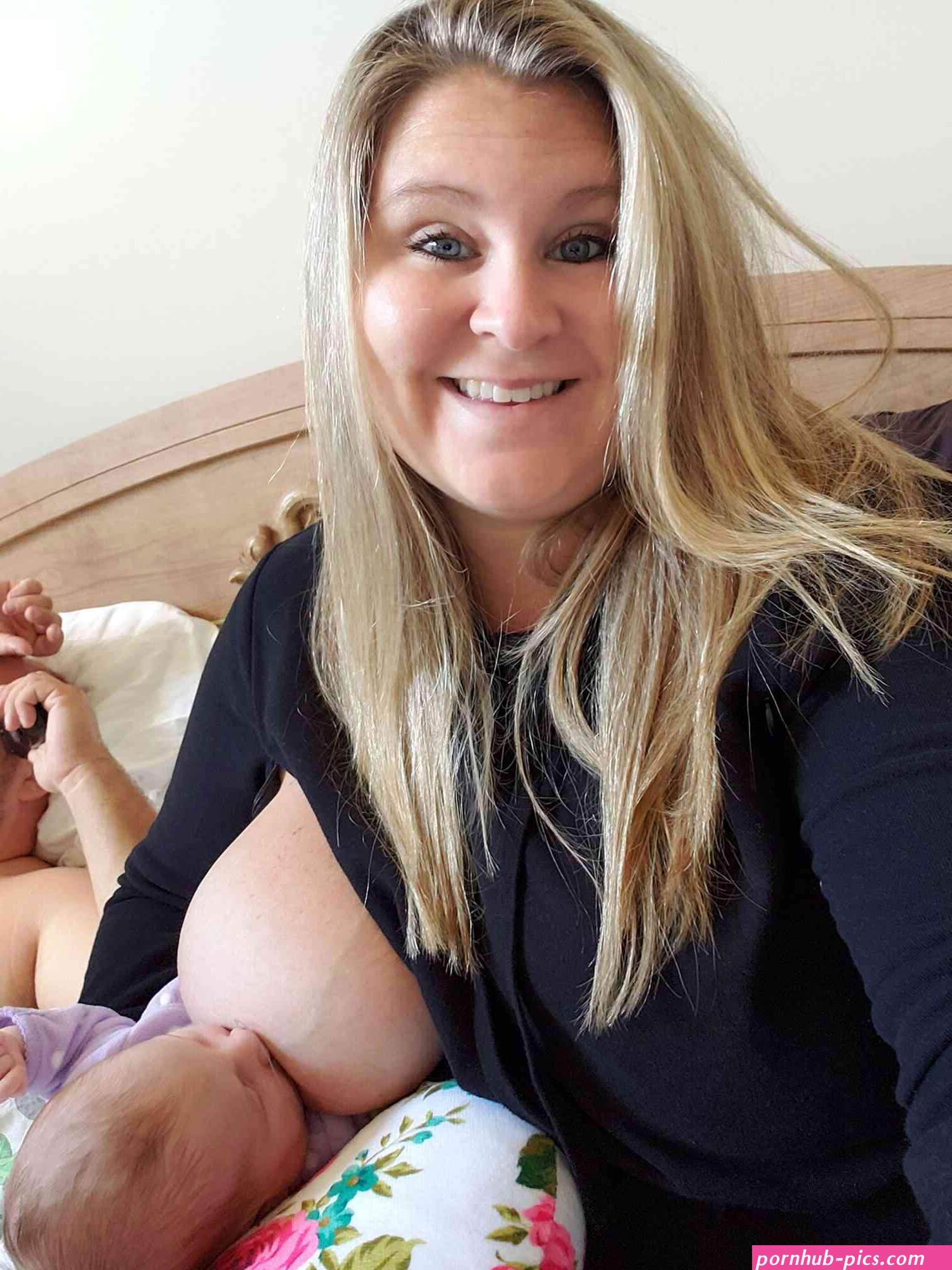 Breastfeeding Mom Sues Texas Roadhouse for Trying to Make Her Cover Up