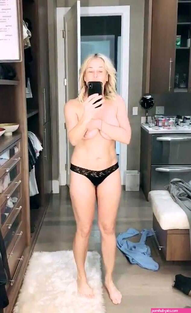 Chelsea Handler Poses Topless While She Encourages Her Followers to Vote
