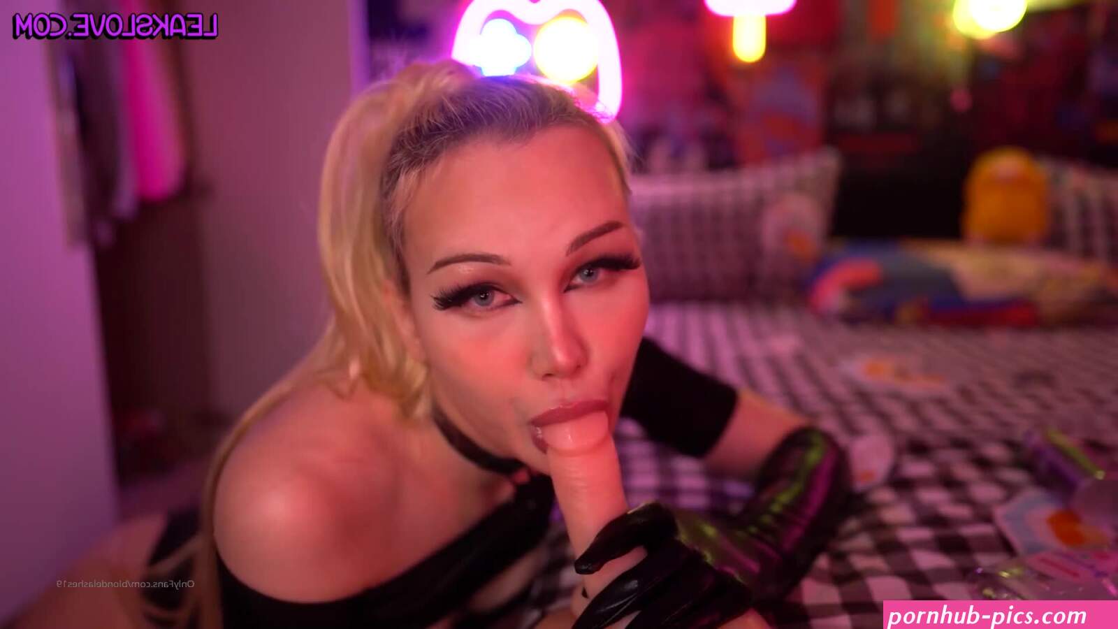 Blondelashes19