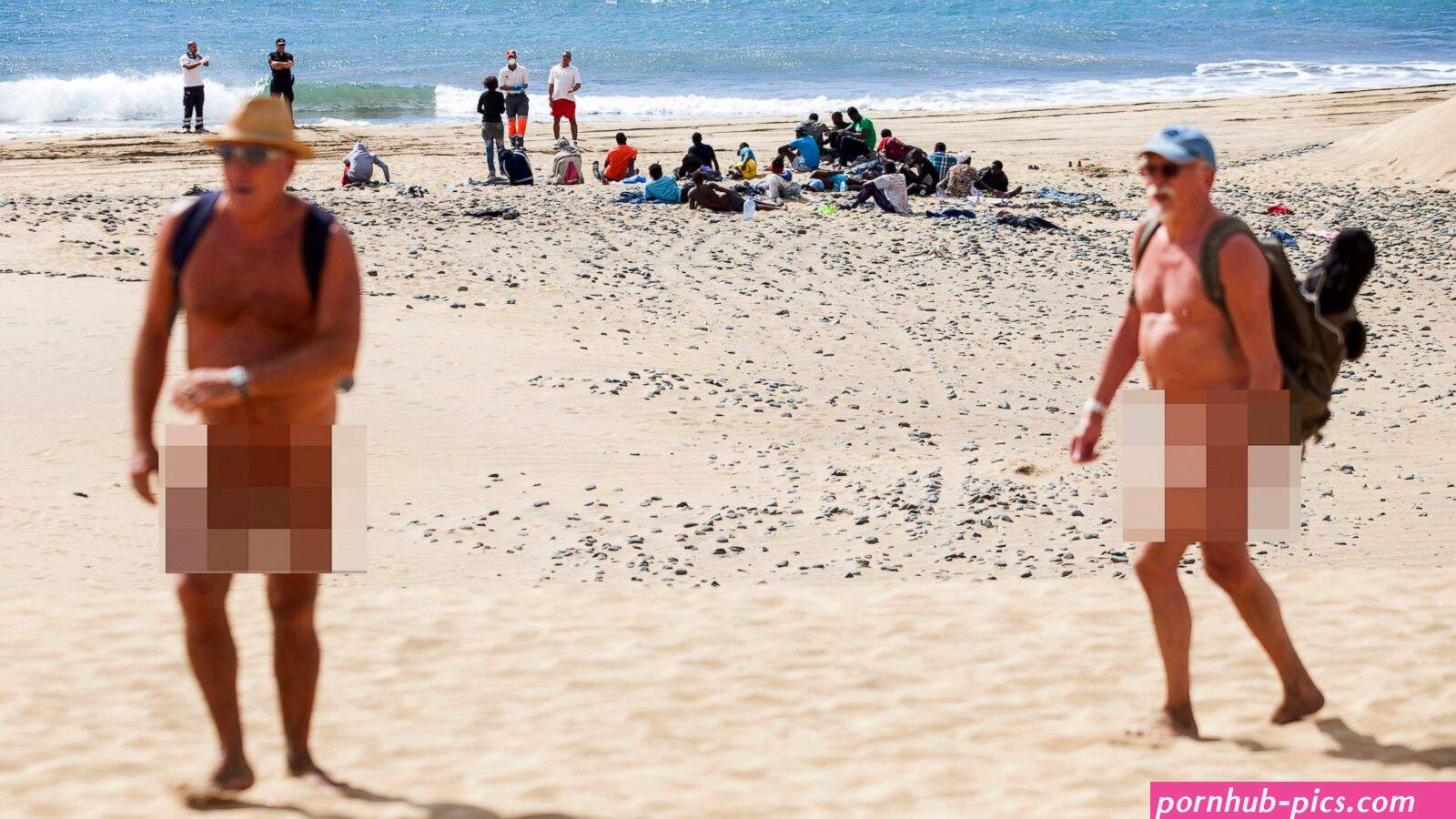 Ebola Scare Hits Nudist Tourist Spot on Canary Islands
