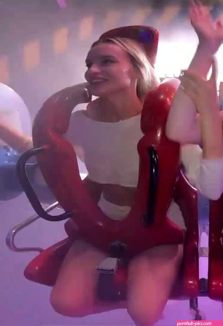 Slingshot Slips 34K on X: One flip to reveal the bikini another to free the nipple!!! tits Slingshot nipslip freethenipple TitsPublic NaughtySide2 SexyGirlsNIP publicXposed publicnudity69