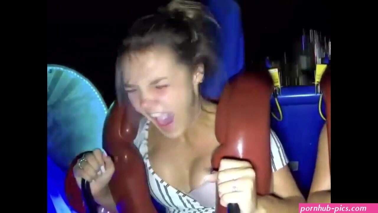 Pretty girls !oops limit Nipple Slip in thrill ride