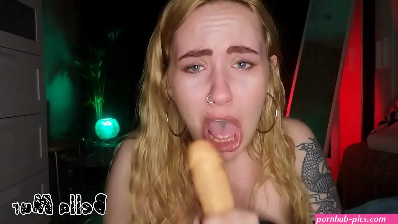 blonde teen Bella Mur fucks her mouth deep and talking dirty