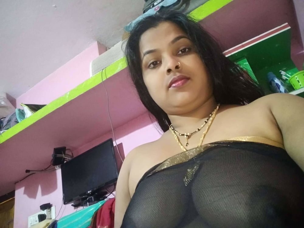 Beautiful desi bangla bhabhi WhatsApp video call sex