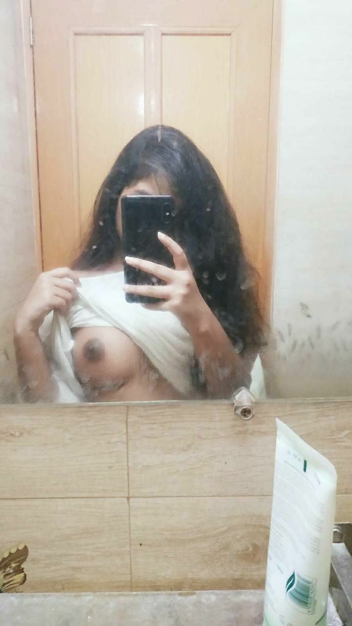 Cute Indian Teens Leaked Boobs Selfies