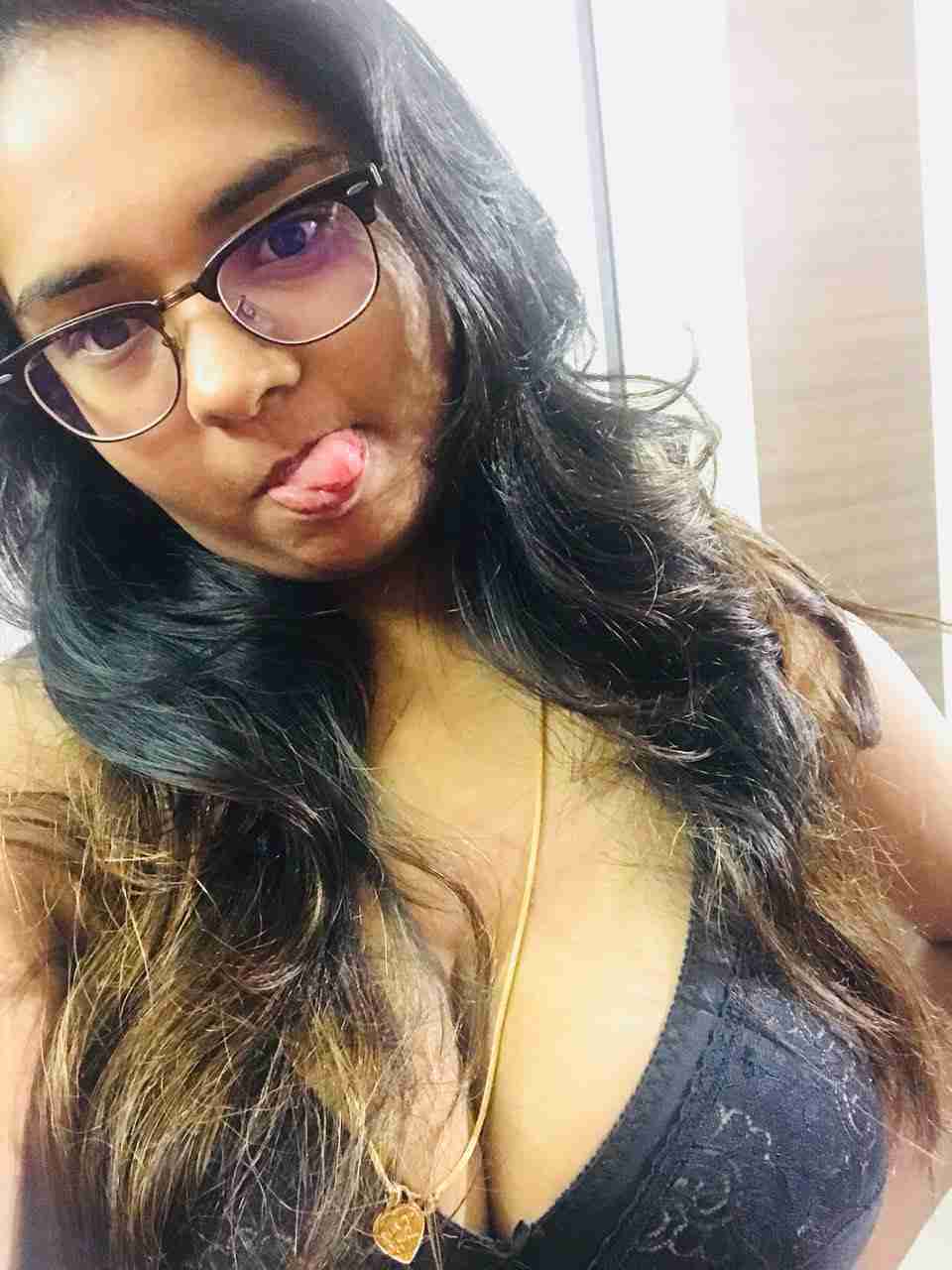 Hot desi booby girl goes naughty takes selfie photos