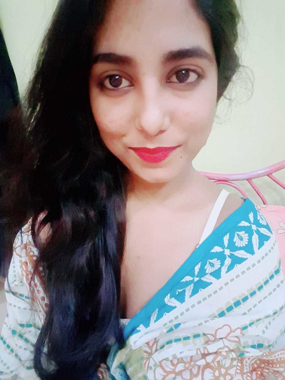 Desi Beautiful Cute Girl Nude Selfie Pics