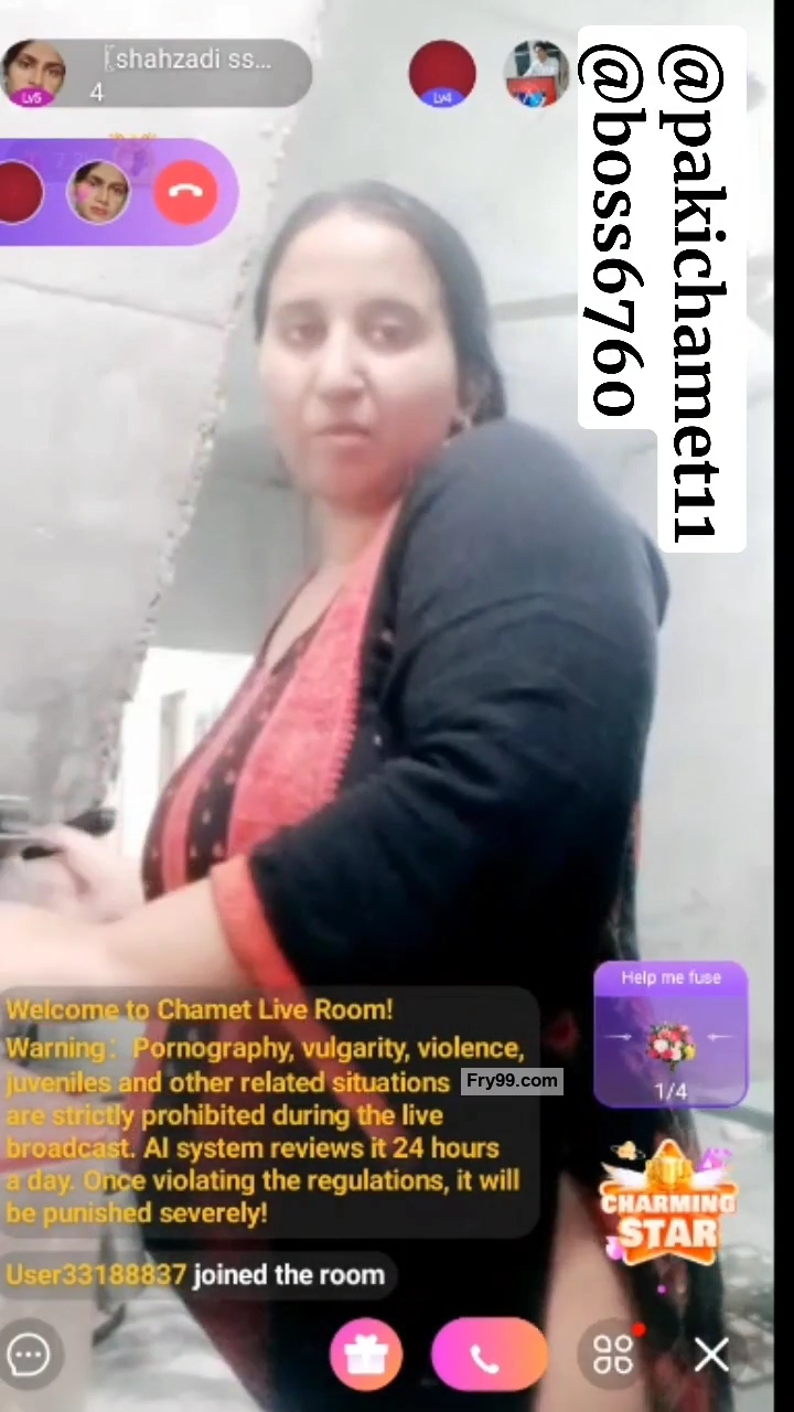 Shahzadi showing her big boobs and ass on chamet live with face